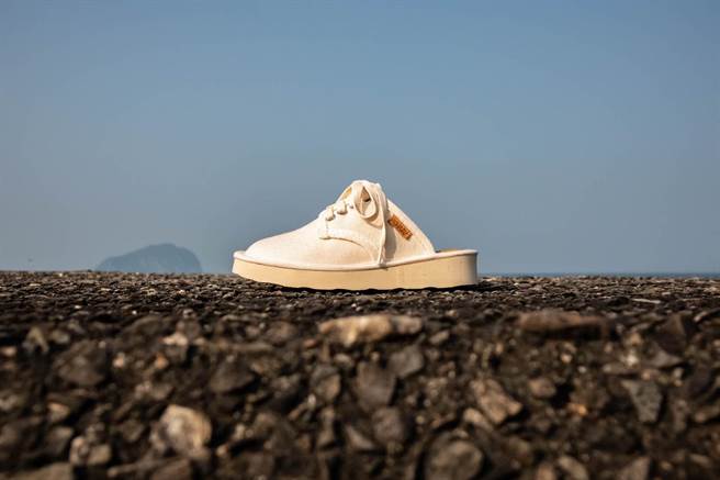 潮！基隆创业新星「凡人与路」替传统制鞋找到出路 宋之凡：穿潮鞋游港都观美景。（凡人与路提供／吴康玮台北传真）