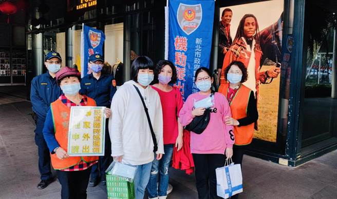 新北市海山警分局為擴大為民服務工作，在春節期間設置「機動派出所」。（海山警分局提供）