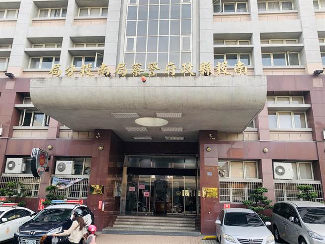 許姓男子違法行醫、賣藥，南投警方蒐證中。（廖志晃攝）