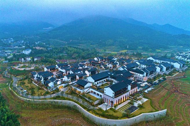 日本百年旅宿品牌星野集團持續拓展海內外據點，首度進軍中國大陸，預計春季在浙江省天台山開出「天台山嘉助酒店」，為集團第4個海外營運設施。（星野集團提供）