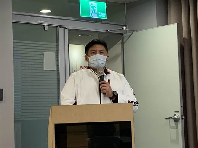 新北市法制局长吴宗宪表示，未成年子女偷拿家长手机大量课金层出不穷，事后退费困难恐求助无门，呼吁家长管控好手机密码，教育子女正确金钱观。（记者许哲瑗摄）