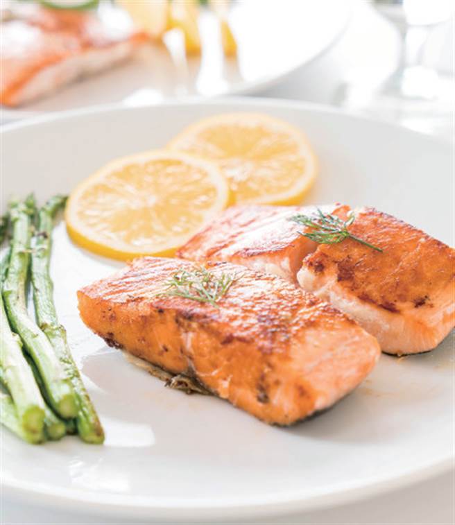 聚餐少碰「醣」陷阱！这样减醣减重免踩雷。(示意图／Pexels提供)