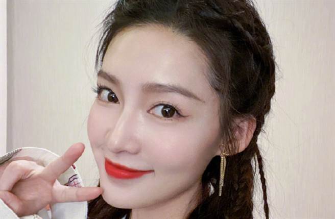 大陆女星李沁因出演《如懿传》中的后宫第一美人「寒香见」爆红。（图／摘自微博@李沁）