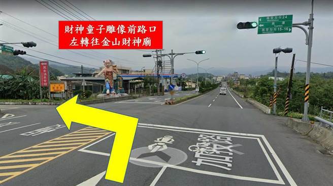 新北市金山警分局將實施彈性「總量管制措施」，農曆春節初一至初五（2月12日至2月16日），管制財神廟上山車輛，敬請用路人配合。（金山警分局提供）