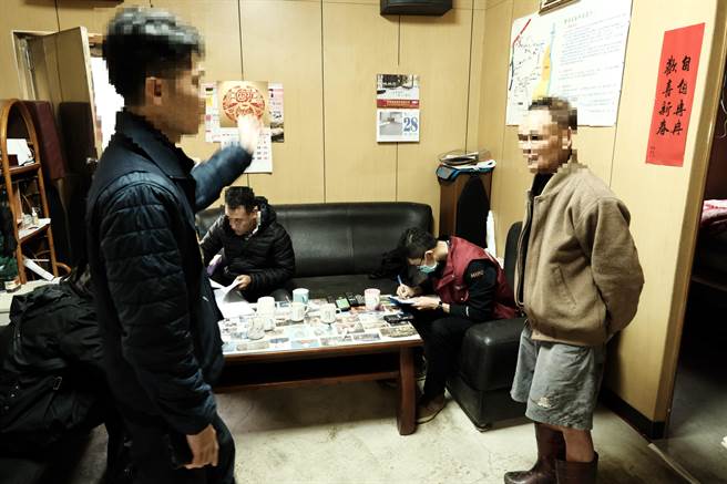 新北动保处与保七刑大联合查缉，查获保育类野生动物食蟹獴1只及麝香猫3只。（动保处提供）