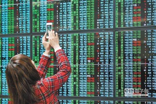 股市有涨有跌，但很多散户却在多头市场没有意识到就急着进场。(图/中时资料照)