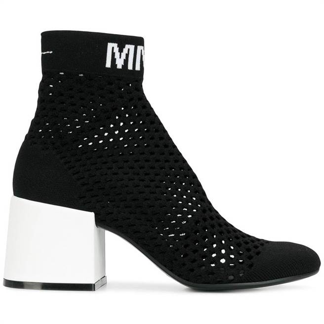 MM6网格白底高跟靴，2万6800元、特价8040元。（微风提供）