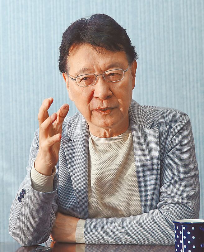 赵少康充满对时局、两岸及下一代的担忧，尤其不满民进党一党独大，一味打压异见、帮派式掠夺国家资源。（王英豪摄）