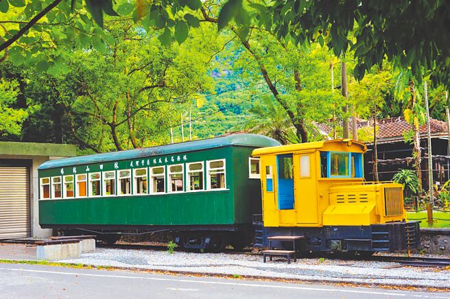 林田山早年伐木運材的蒸汽火車頭，經整理後展出。（花蓮林管處提供／王志偉花蓮傳真）