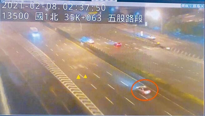 44岁黄姓子女8日凌晨疑自国道1号北市重庆北路端，开车逆向行驶25公里至林口段被警方拦下，过程中数次与来车擦身而过，实在是相当惊险。（警方提供／戴上容新北传真）