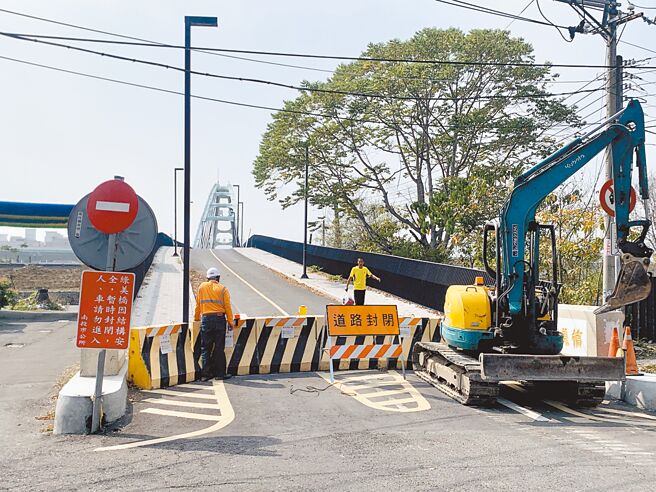 南投市绿美桥封闭52天后，8日下午解封开放通行。（廖志晃摄）