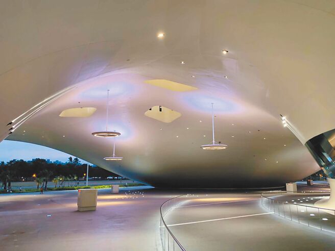 国泰重划区位于卫武营艺术中心对面，未来可望与「凤山中城」相互辉映，加速地方繁荣。（柯宗纬摄）