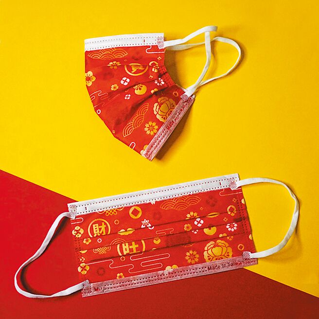 屈臣氏携手银康医疗防护口罩推出「福星高罩」，店洽售完为止。（屈臣氏提供）