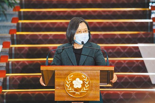 蔡英文总统9日召开国安高层会议，会后于府内发表敞厅谈话。（郭吉铨摄）