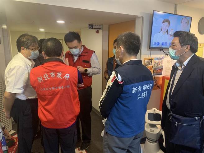 新北市公安稽查小组针对易涉毒营业场所加强检查。（新北市刑大提供）