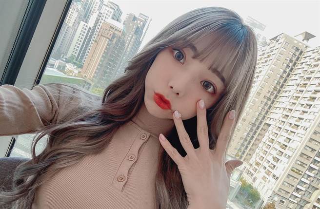 啾啾被封青筋胸女模。（图／翻摄自chuchu0526 IG）