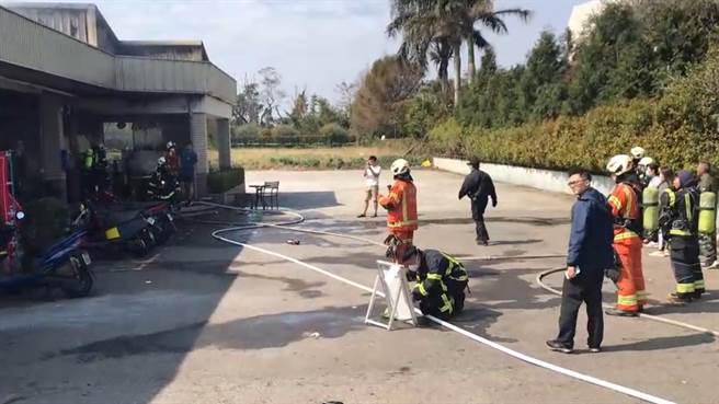 超商傳火警倉庫貨物燃燒。（消防局提供／呂筱蟬桃園傳真）