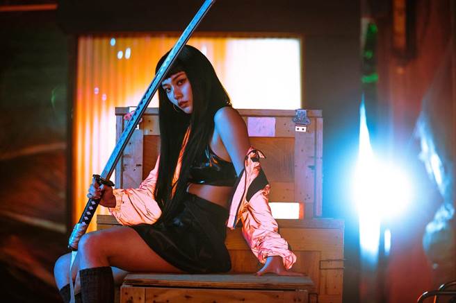 HUR新歌〈Pain Killer〉MV备受好评。（AOA ENTERTAINMENT LAB提供） 