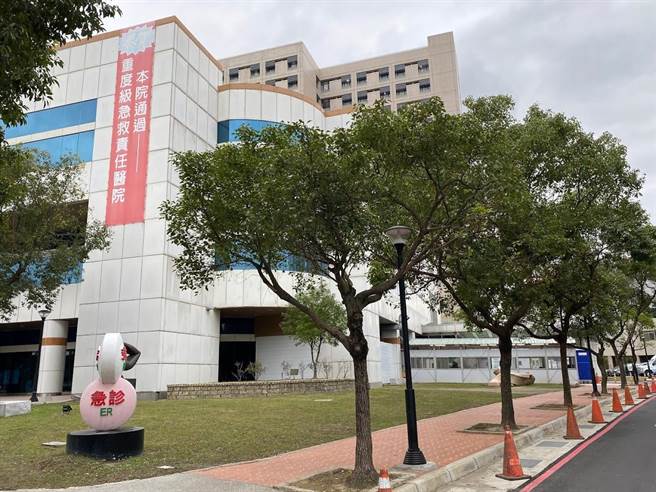 桃园医院院长徐永年10日发讯息给院内医护，吁同仁加入高端新冠疫苗试验。(蔡依珍摄)