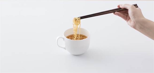 即食迷你拉麵系列，麵条已事先调味，可直接冲泡热水或烹煮后加入其他食材，亦可作为零嘴直接食用。（无印良品提供）
