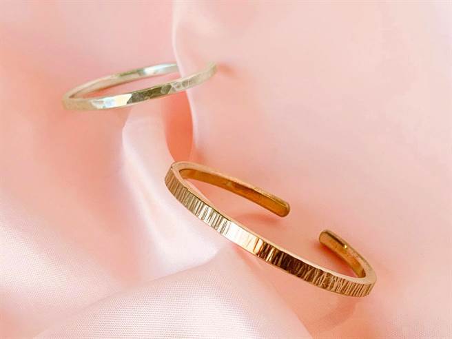 VIC WANG 霞海月老加持對戒。（Pinkoi提供）