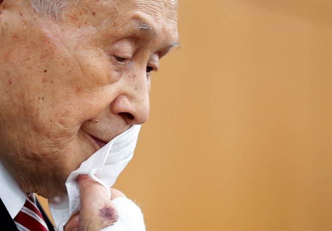 日本東京奧運暨帕運組織委員會主席森喜朗，日前一席涉及歧視女性的言論在海內外掀波至今仍未平息。(圖/路透)