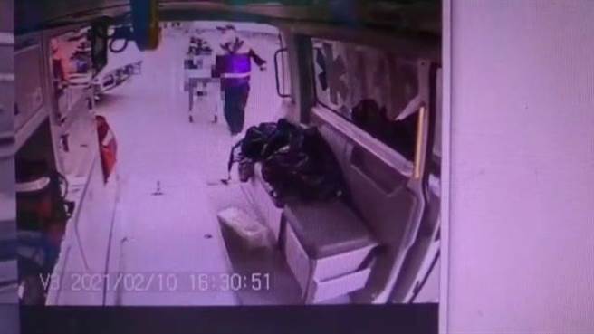 騎士當場失去生命跡象，被救護車送到北港媽祖醫院，經急救仍宣告不治。（嘉義縣消防局提供／張毓翎嘉義傳真）