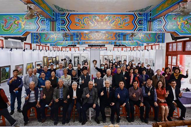 「2021将庄人艺文联展」即日起至2月19日于台南市将军区金兴宫保生大楼举办。（刘信利提供／刘秀芬台南传真）