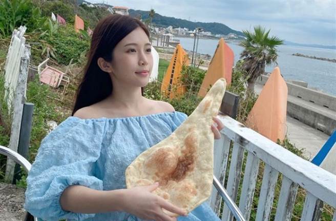 鸡排妹不满粉专乱下评论。(图/翻摄自鸡排妹IG)