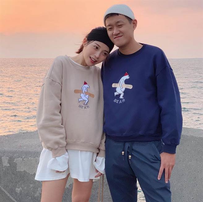 网红牛排和爱妻妮妮。(图/ 摘自牛排IG)