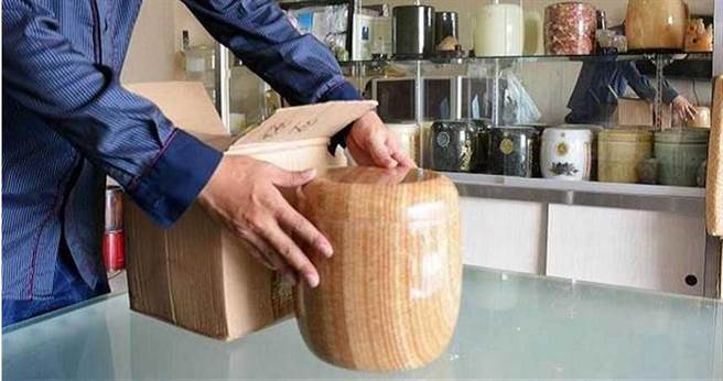 骨灰罈。（示意圖／報系資料照）