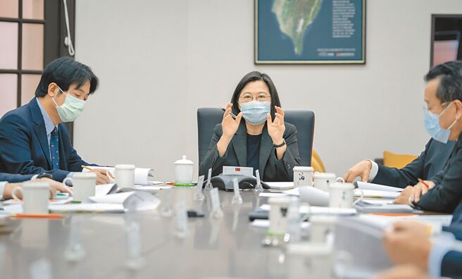 蔡英文总统9日就国际及区域情势、疫情发展及未来因应部署等议题，召开国安高层会议。（总统府提供）