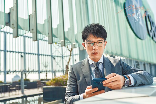 邱泽在《她们创业的那些鸟事》饰演个性耿直的角色。（可米传媒提供）