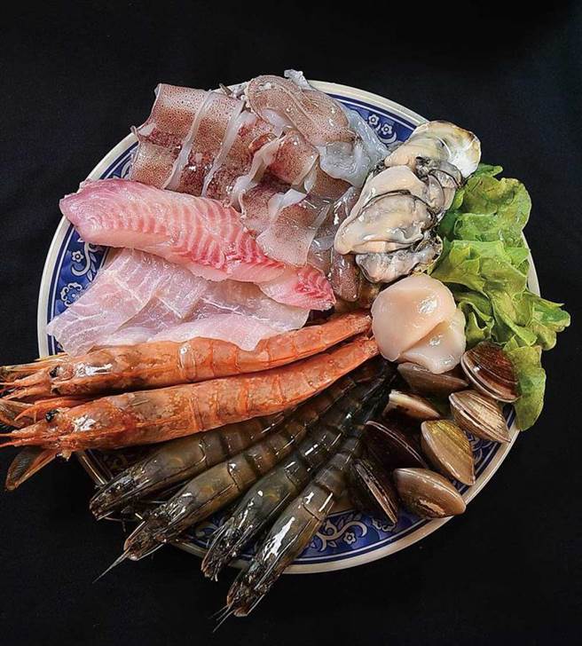 年菜想要吃得更健康，选择脂肪量较低的海鲜，比肉类更好。（图／报系资料库）