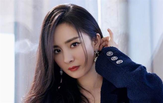 杨幂的春联一时之间没人看懂。（图／微博＠嘉行杨幂工作室）