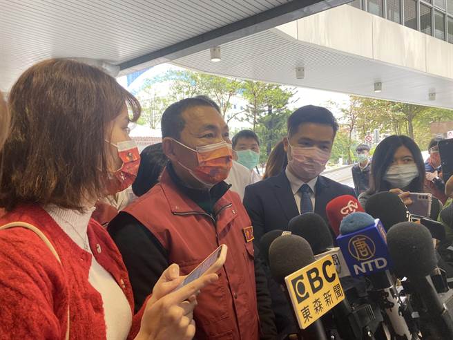 除夕包给外甥纳豆吗？　侯友宜：他赚的比我多（戴上容摄）