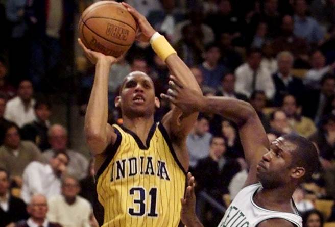 名人堂球星米勒(左)被雷艾伦评价为史上最伟大的射手。（美联社资料照）