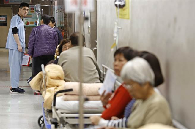 大年初二医院急诊室总是大爆满，陈志金解析此现象，其实是「年初二症候群」或者「回娘家症候群」引起的。此为示意图。（资料照片 
张铠乙摄）