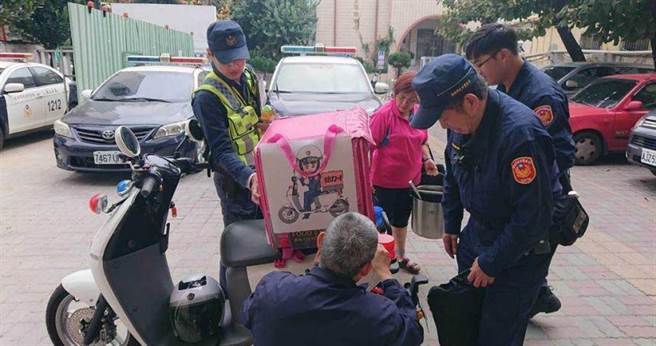 台南市二分局自備「傅胖達」外送熱餐點給執勤員警，讓不少員警感到窩心。（圖／報系資料照）