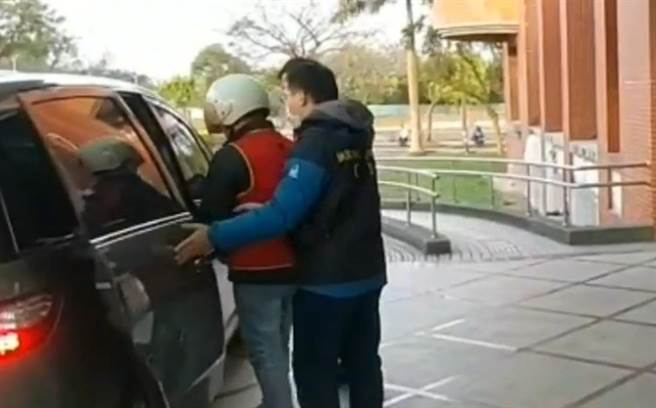 警方拘提相关犯嫌到案。(警方提供／吕筱蝉桃园传真)