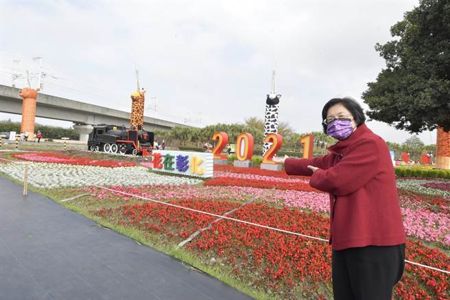 12日彰化县长王惠美，也到现场针对园区防疫措施等进行巡视。(吴建辉摄)