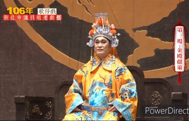 前高雄副市长李四川，饰演歌仔戏角色(见图)。(图/翻摄自 李四川脸书)