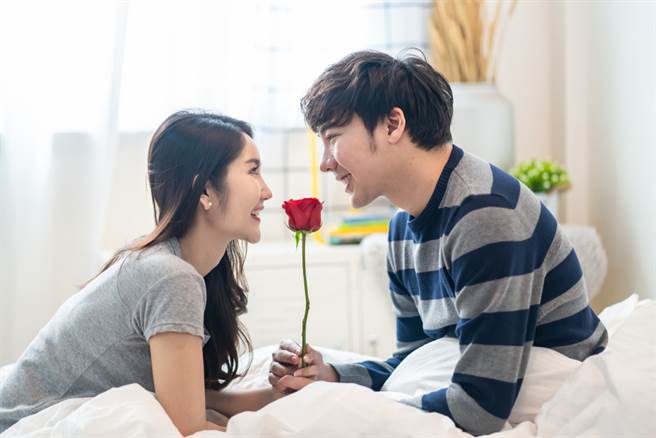 运势命理网站「生肖运势天天看」分析十二生肖牛年感情运。（示意图／shutterstock）