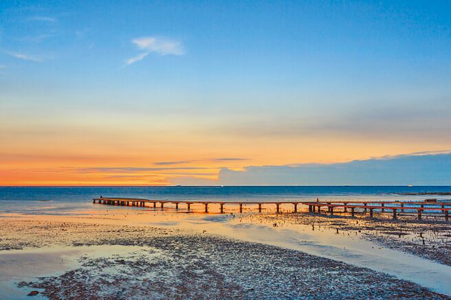 香山濕地賞蟹步道。（易遊網提供）
