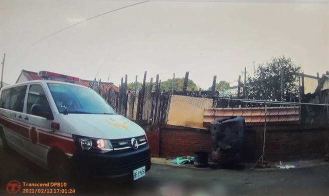 台南市官田区昨天下午传出兄持镰刀砍杀弟弟的案件，现场血迹斑斑。（读者提供／庄曜聪台南传真）