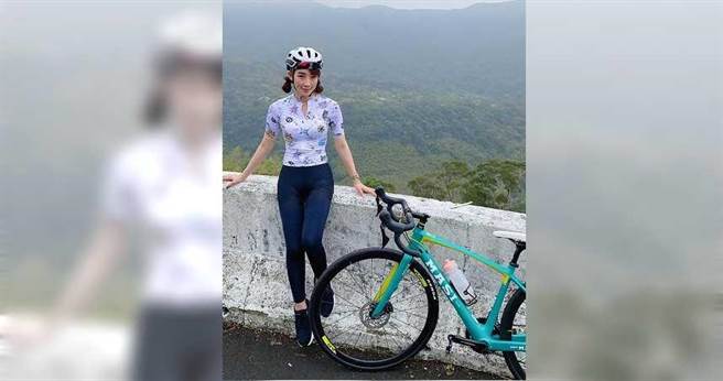 喜歡戶外運動的曹女，受熱愛單車運動的弟弟影響，1年多前也愛上公路單車，沒想到，會引來單車男傳噁照。（圖／翻攝曹女臉書）