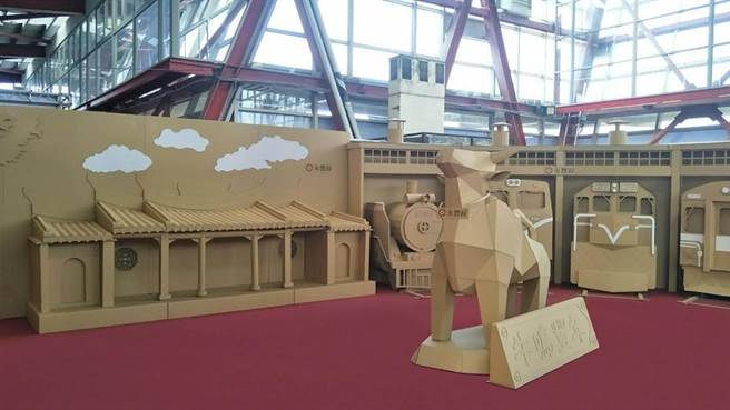 （永豐餘參與「花在彰化」活動，以瓦楞紙打造彰化知名景點巨型裝置藝術品。圖／永豐餘）
