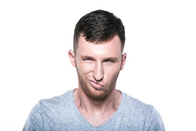 运势命理网站「生肖运势天天看」分析，拥有鹰鉤鼻、嘴巴小、眼神奸诈的人都要小心，尤其要留意腮骨宽大的人。（示意图／shutterstock）