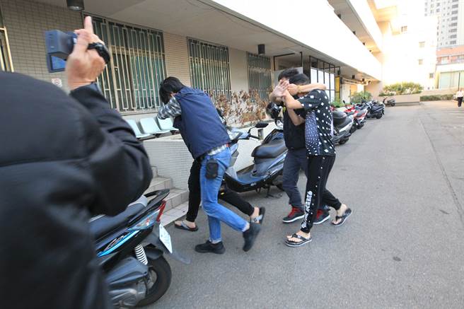 初二台中角頭遭0仇家拜年連刺4刀死 3嫌到案均稱未動手（台中市警第四分局提供／張妍溱台中傳真）