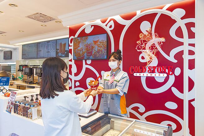 7-11桃園「COLD STONE複合店」，首創將冰淇淋專賣店服務導入超商。（7-11提供）